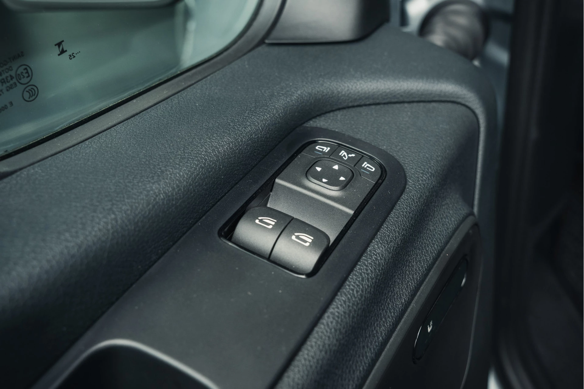 Mercedes-Benz-Sprinter-image-60