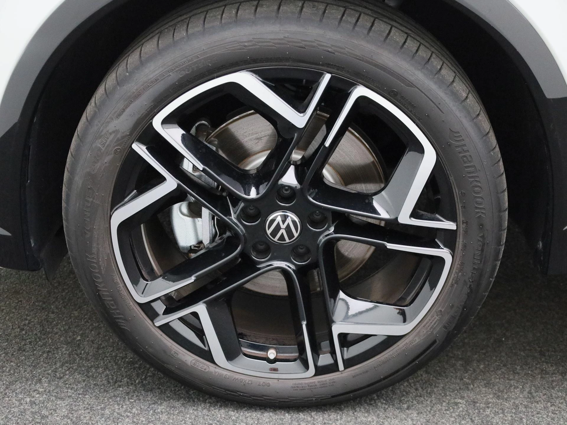 Volkswagen-Tiguan-image-13