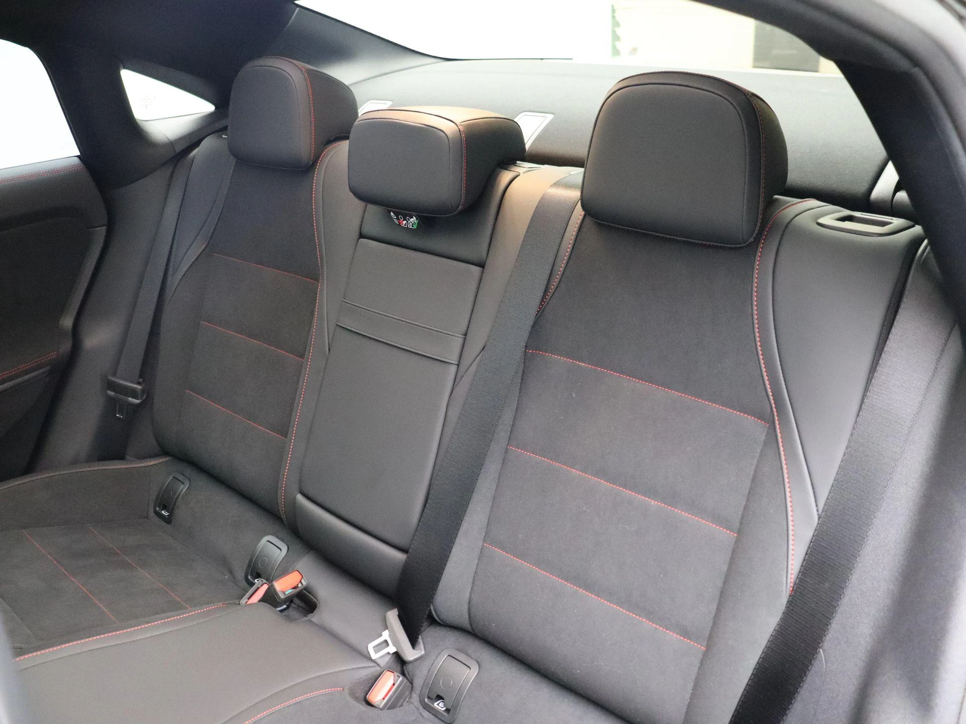 Mercedes-Benz-CLA-image-22