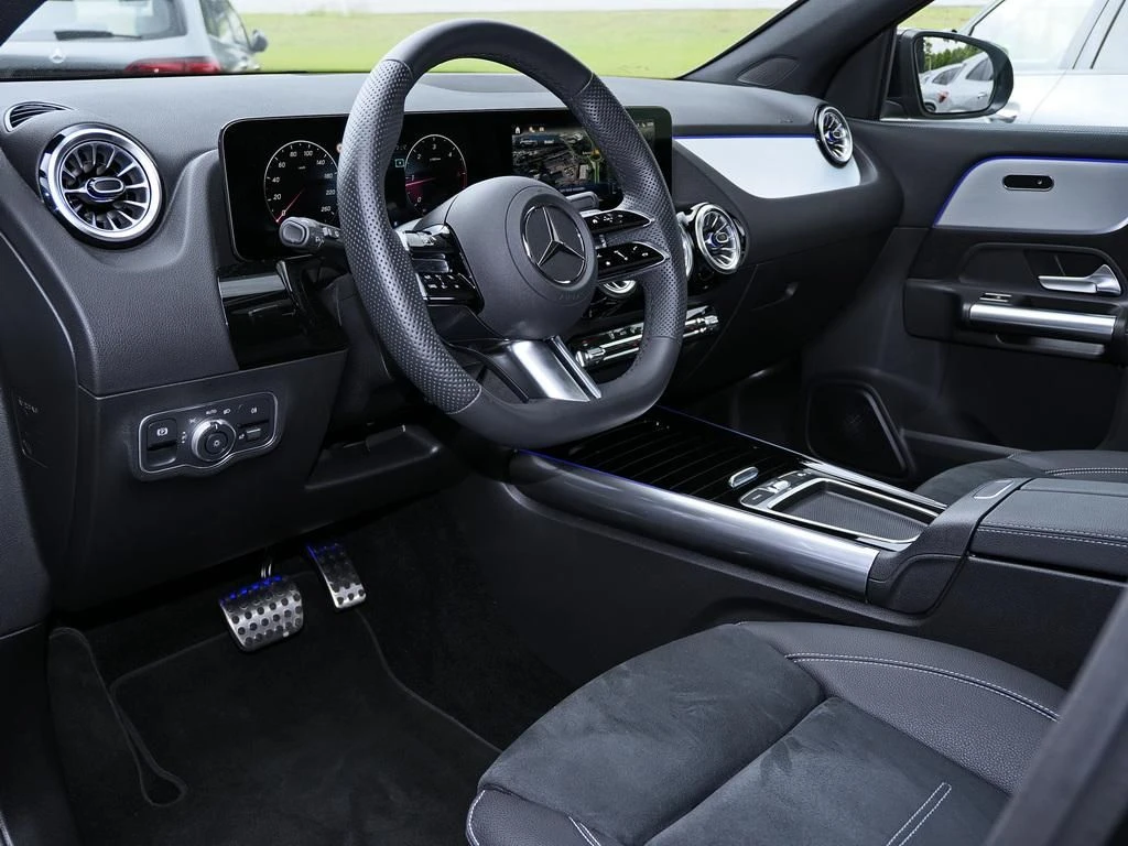 Mercedes-Benz-GLA 200 d-image-8