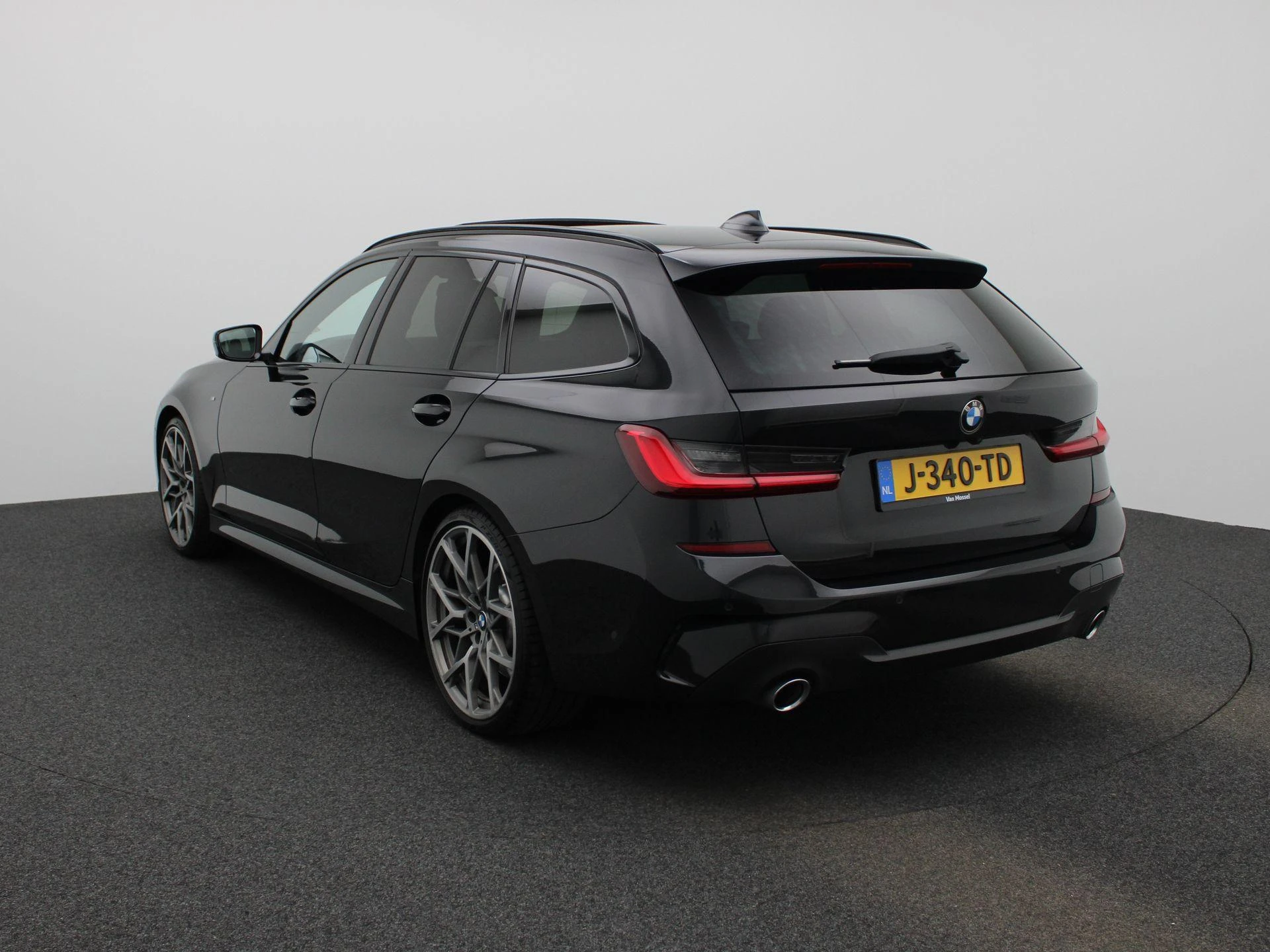 BMW-3 Serie-image-1