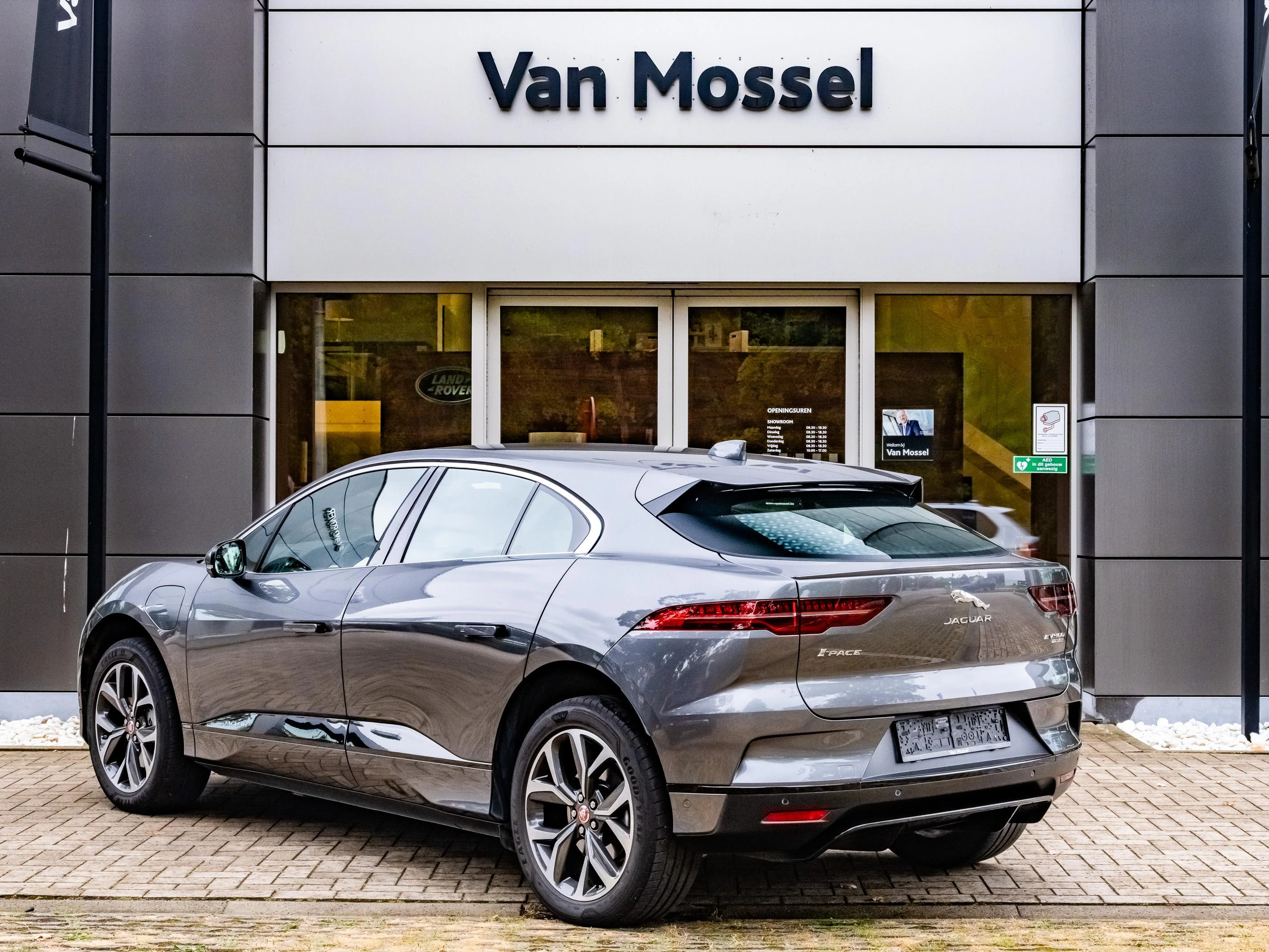 Jaguar-I-PACE-image-3