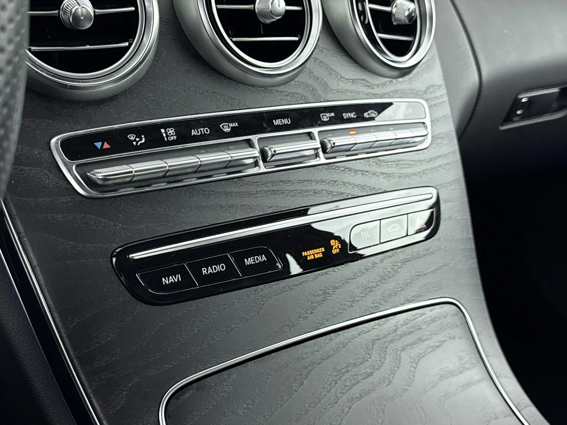 Mercedes-Benz-C-Klasse-image-20