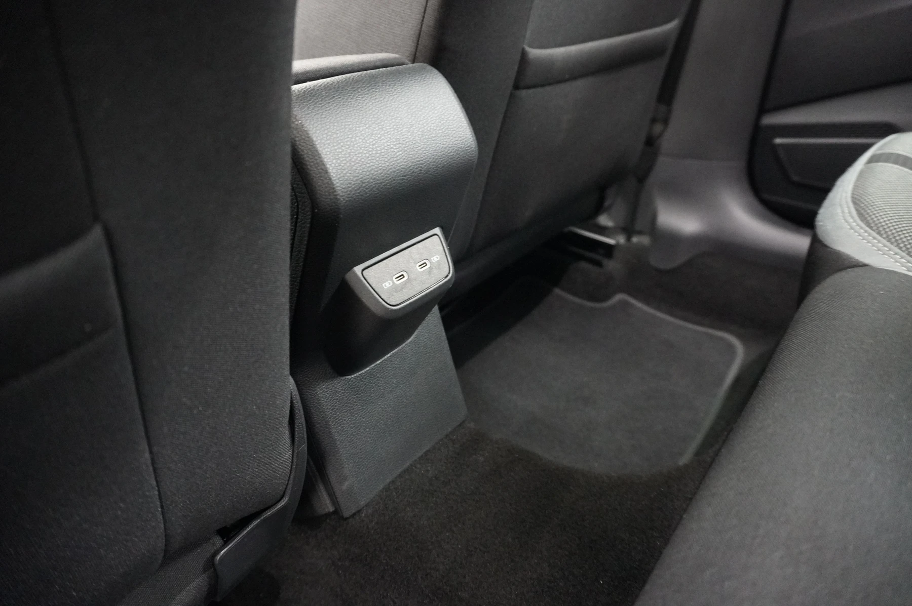 Volkswagen-Polo-image-12