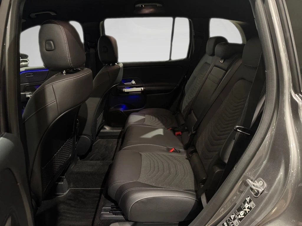 Mercedes-Benz-GLB 200 d-image-9