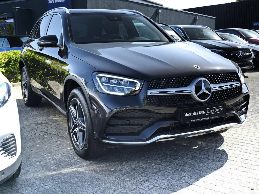 Mercedes-Benz-GLC 300 de-image-4