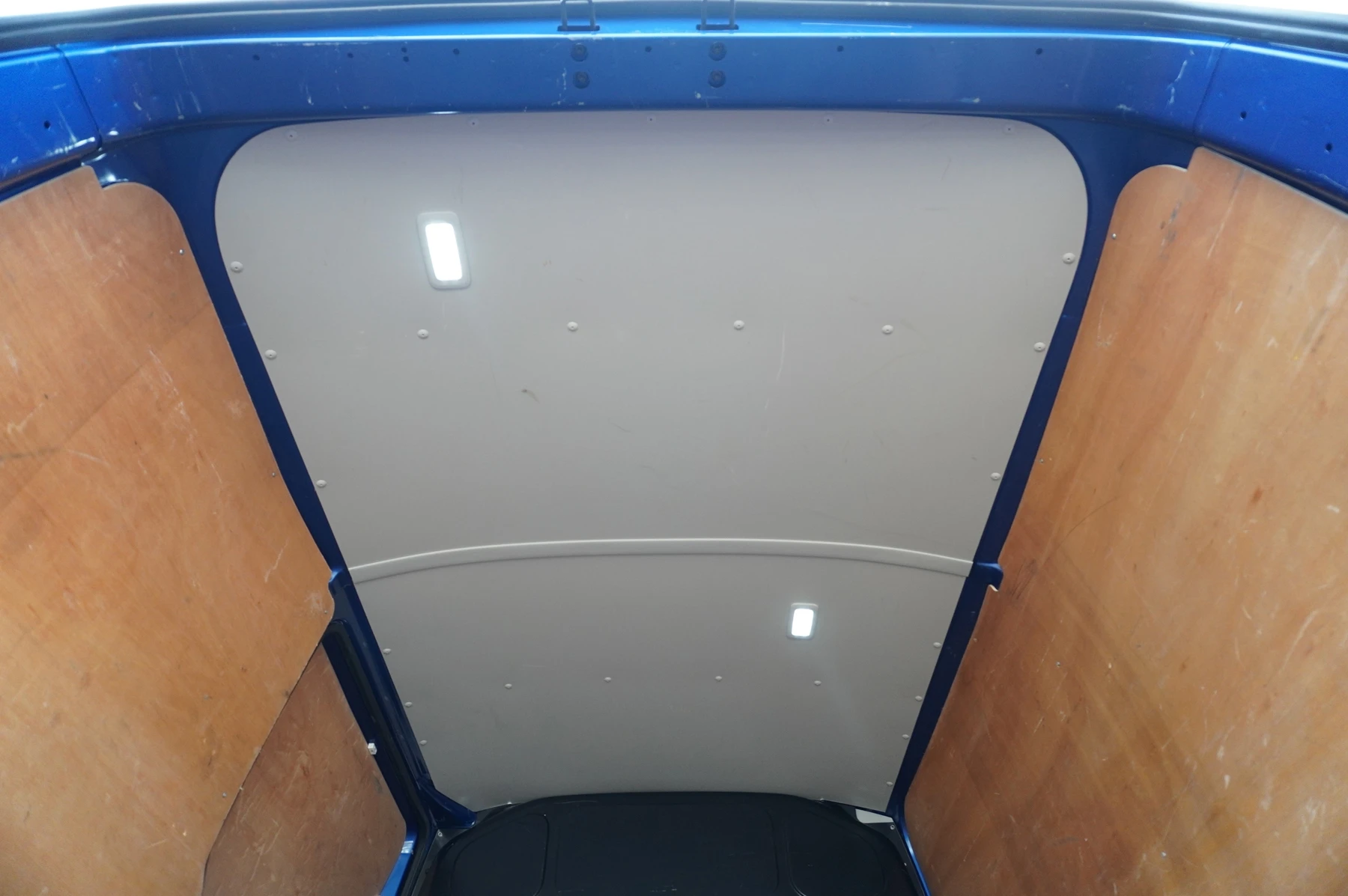 Volkswagen-Transporter-image-36