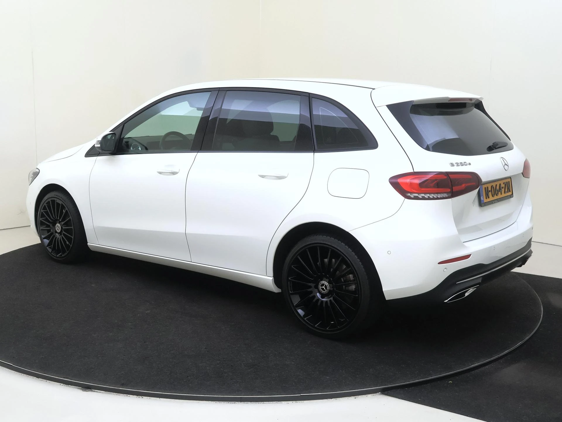 Mercedes-Benz-B-Klasse-image-2