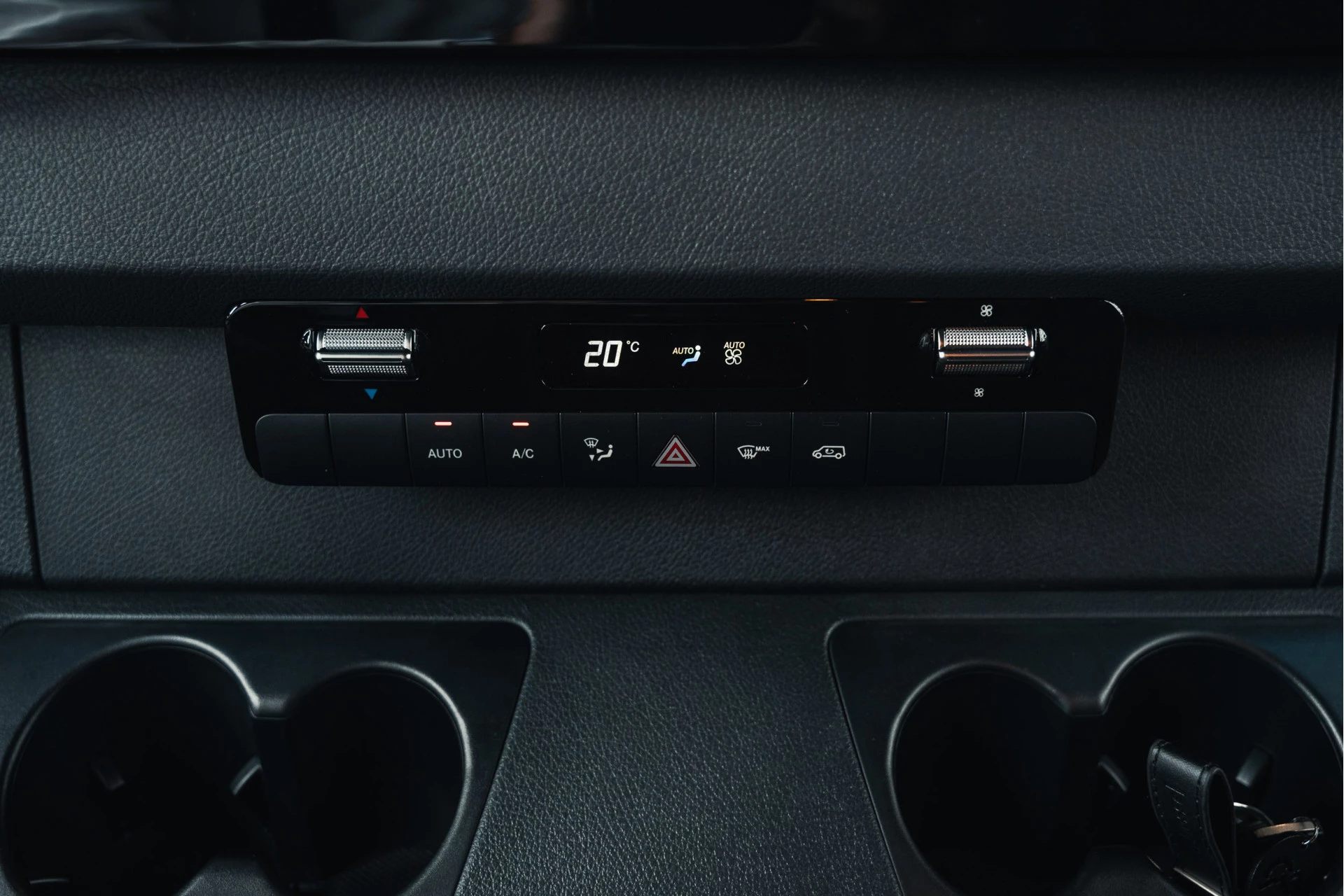 Mercedes-Benz-Sprinter-image-72