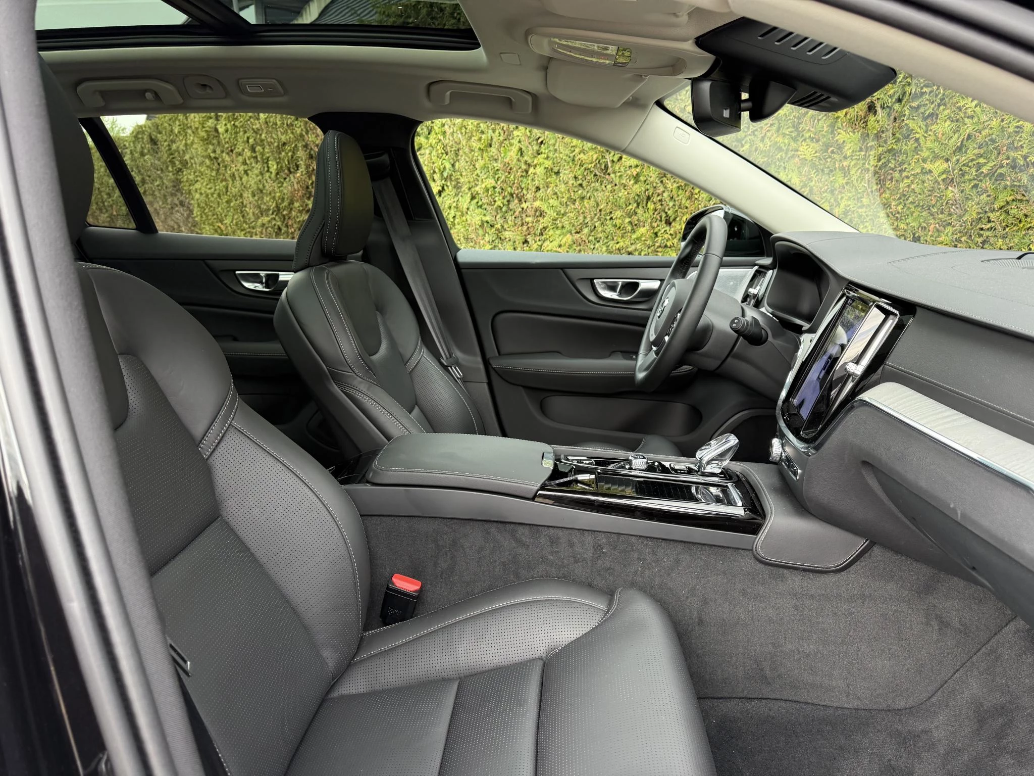 Volvo V60 T8 Plug-in hybrid AWD Ultra Dark