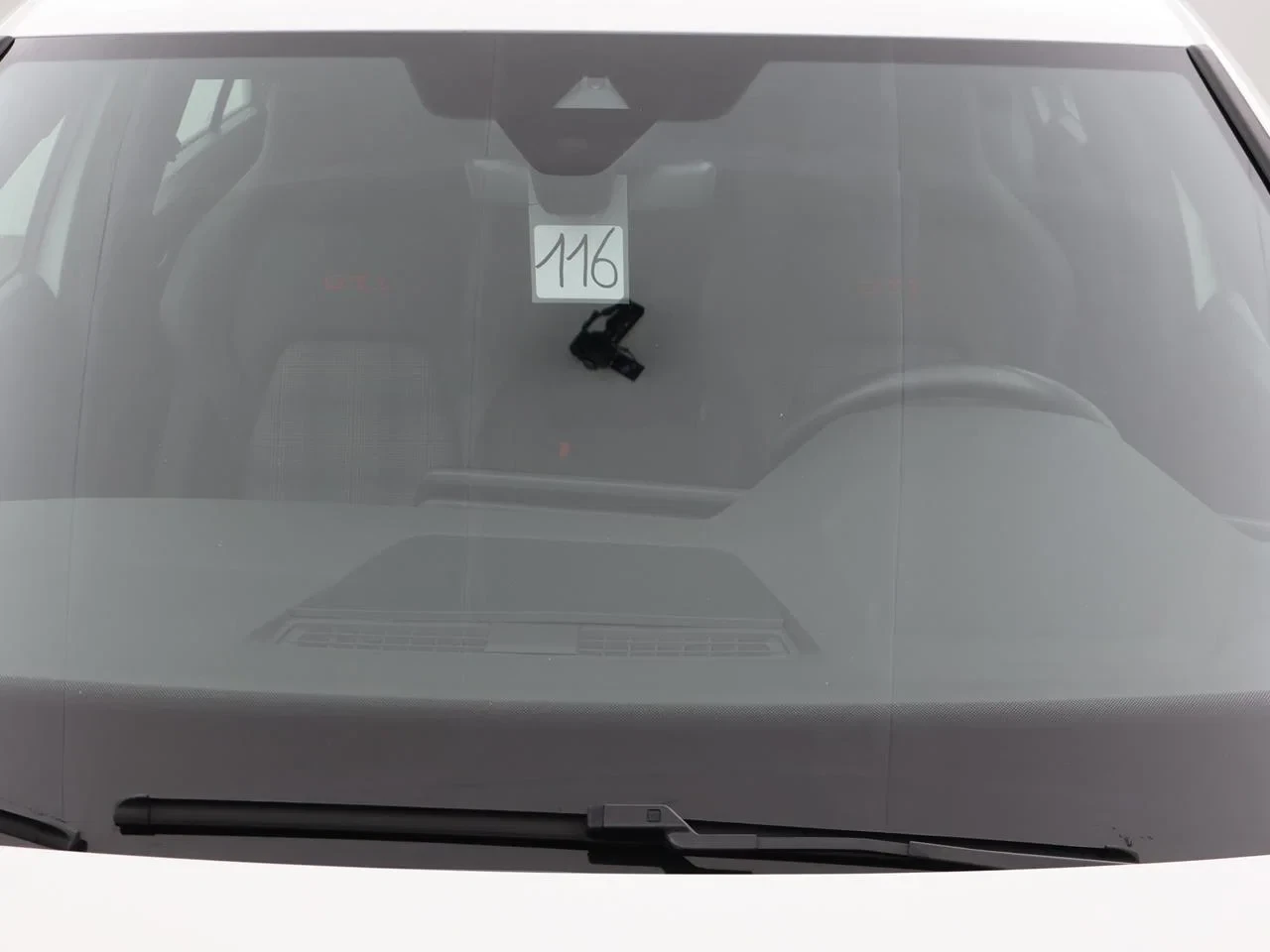 Volkswagen-Golf-image-23