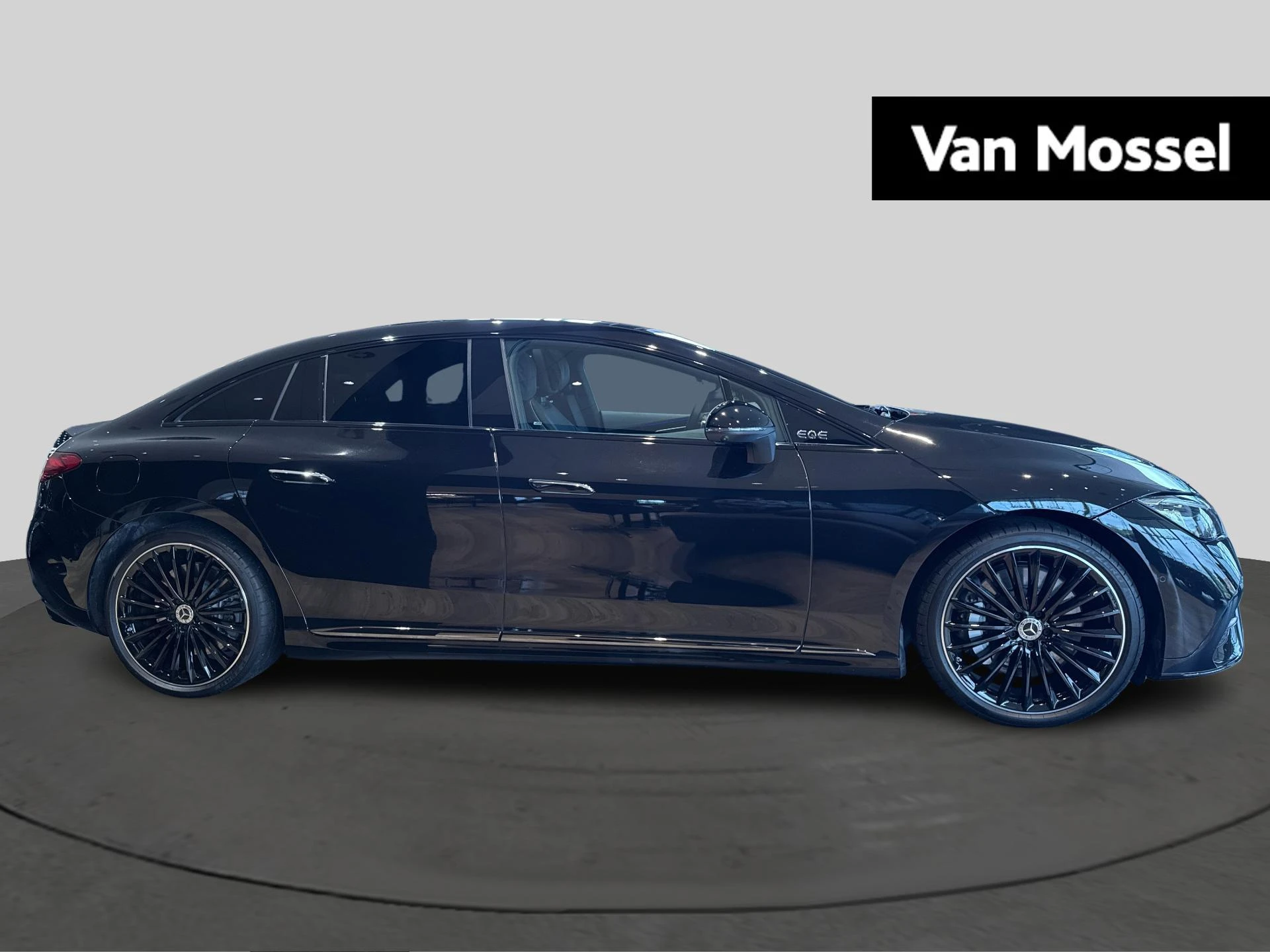 Mercedes-Benz-EQE-image-4