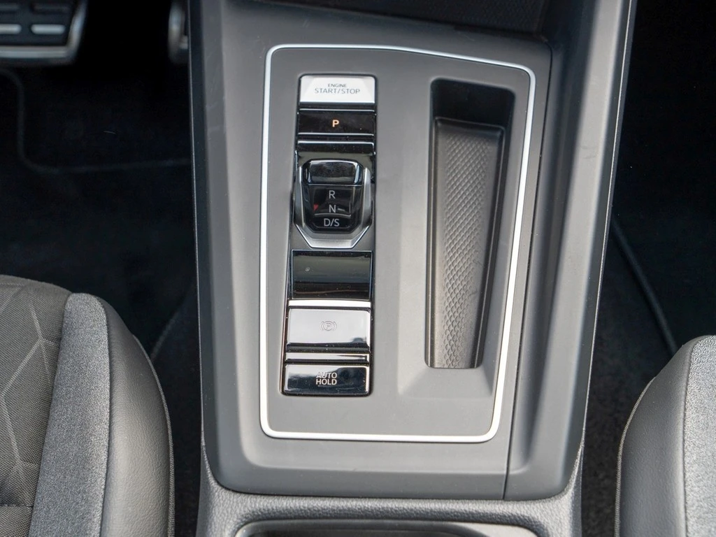 Volkswagen-Golf-image-11