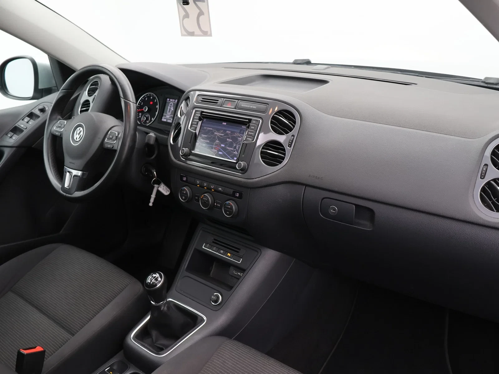 Volkswagen Tiguan Tiguan Trend & Fun 1.4TSI BlueMotion 125PK *PANODAK*PDC*BLTH*DAB RADIO*AIRCO AUTOMATISCH*...*
