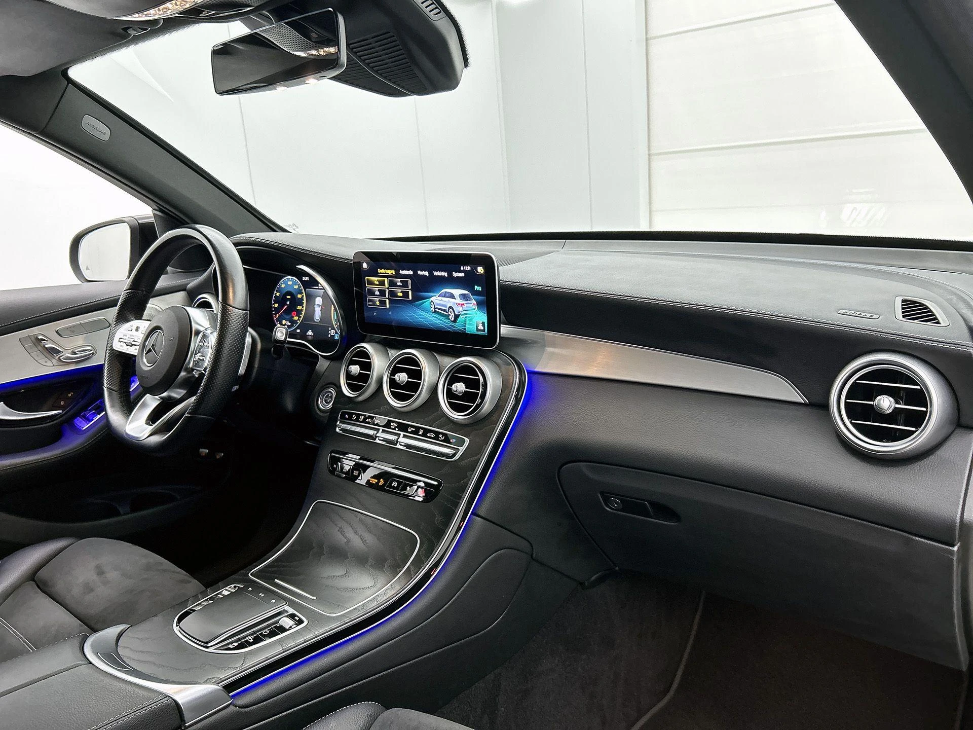 Mercedes-Benz-GLC-image-16