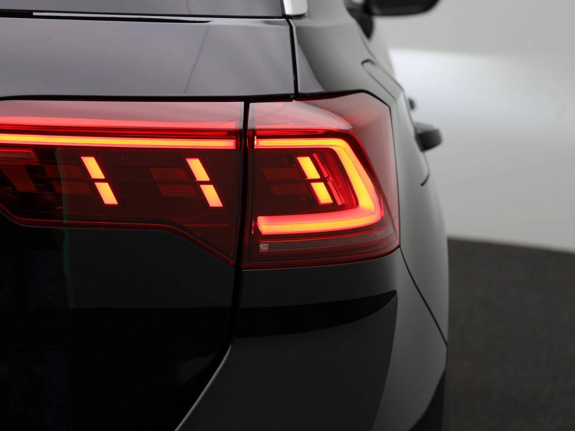 Volkswagen-T-Roc-image-38
