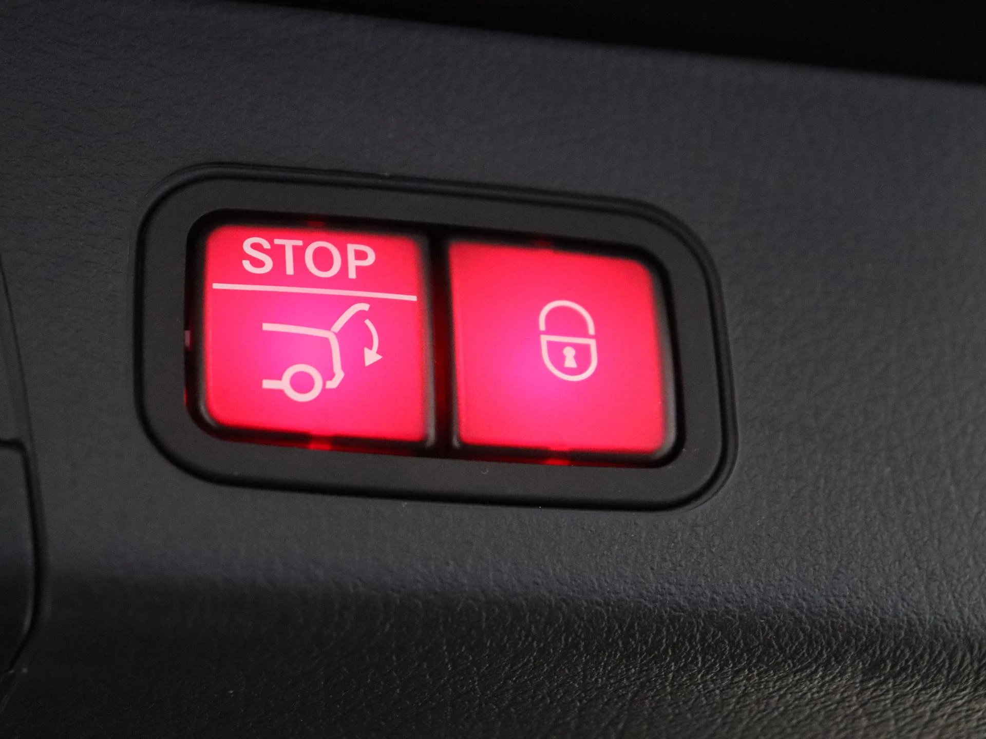 Mercedes-Benz-EQB-image-32