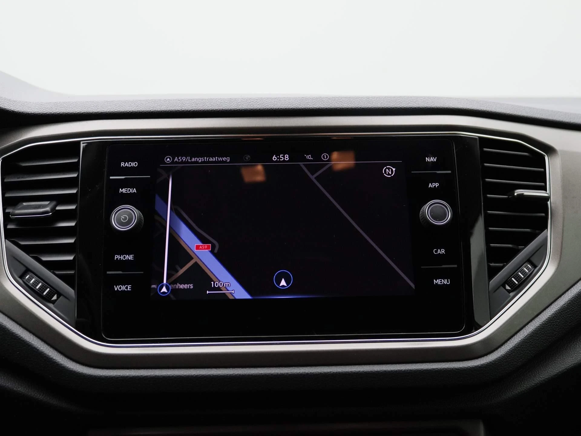 Volkswagen-T-Roc-image-14