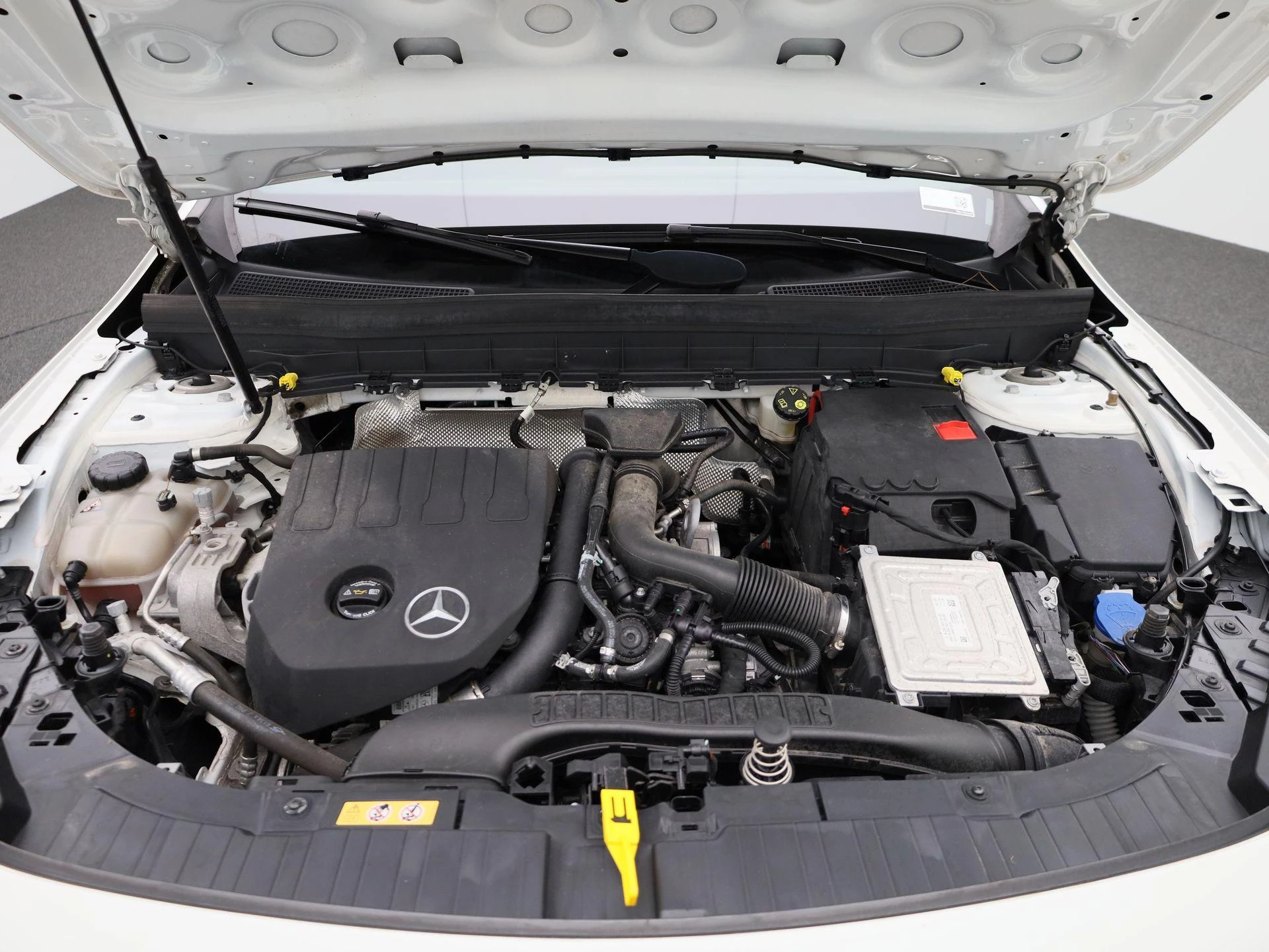 Mercedes-Benz-GLB-image-47