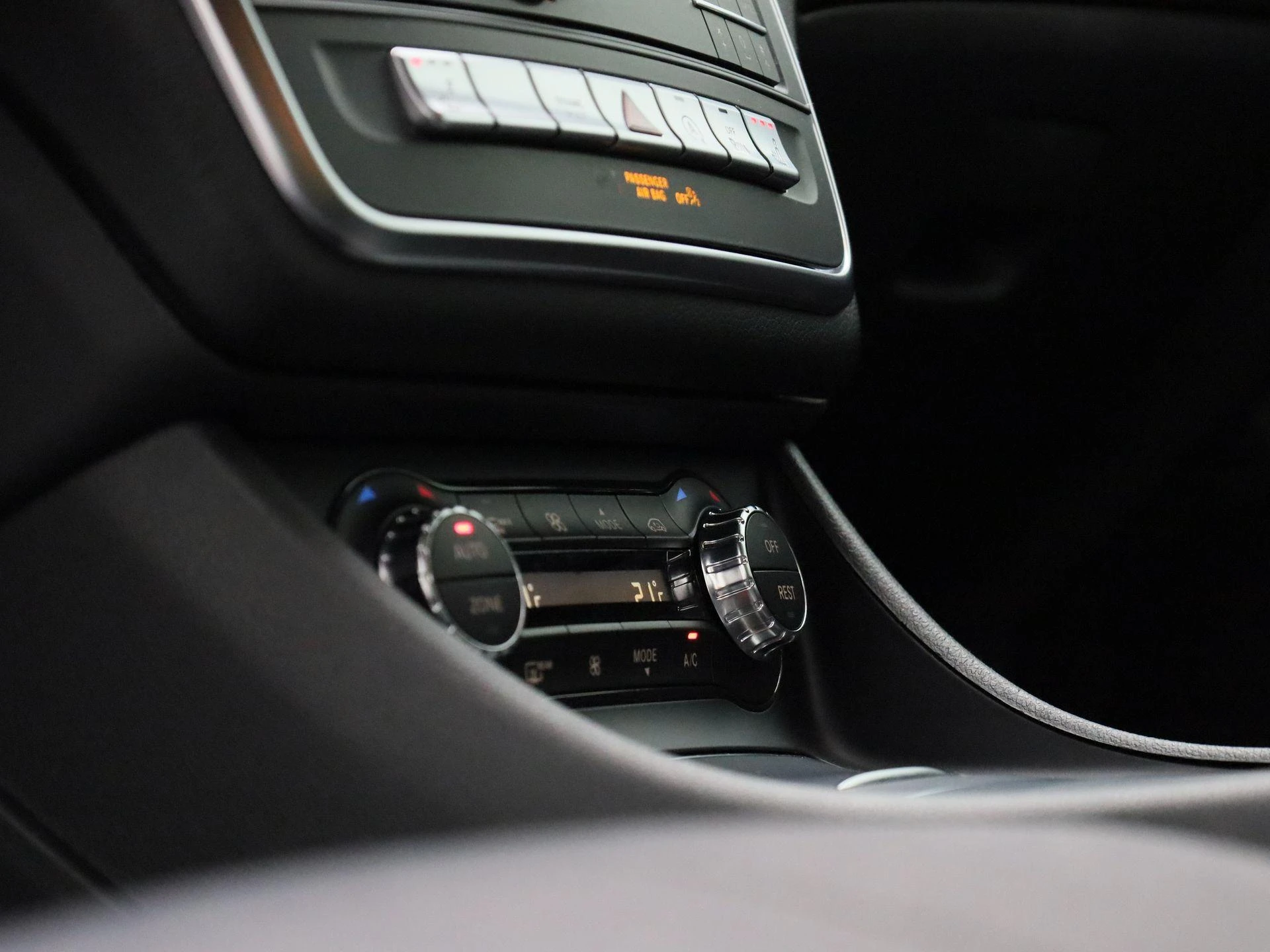 Mercedes-Benz GLA 180 Business Solution Limited