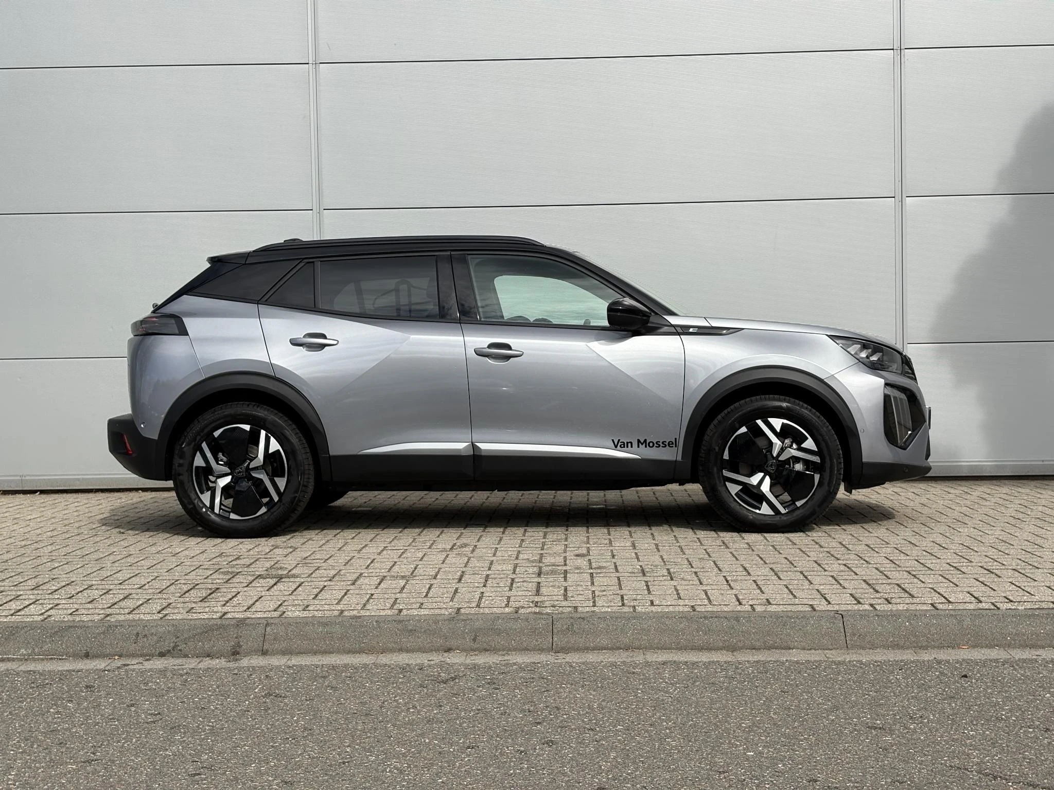 Peugeot-e-2008-image-6