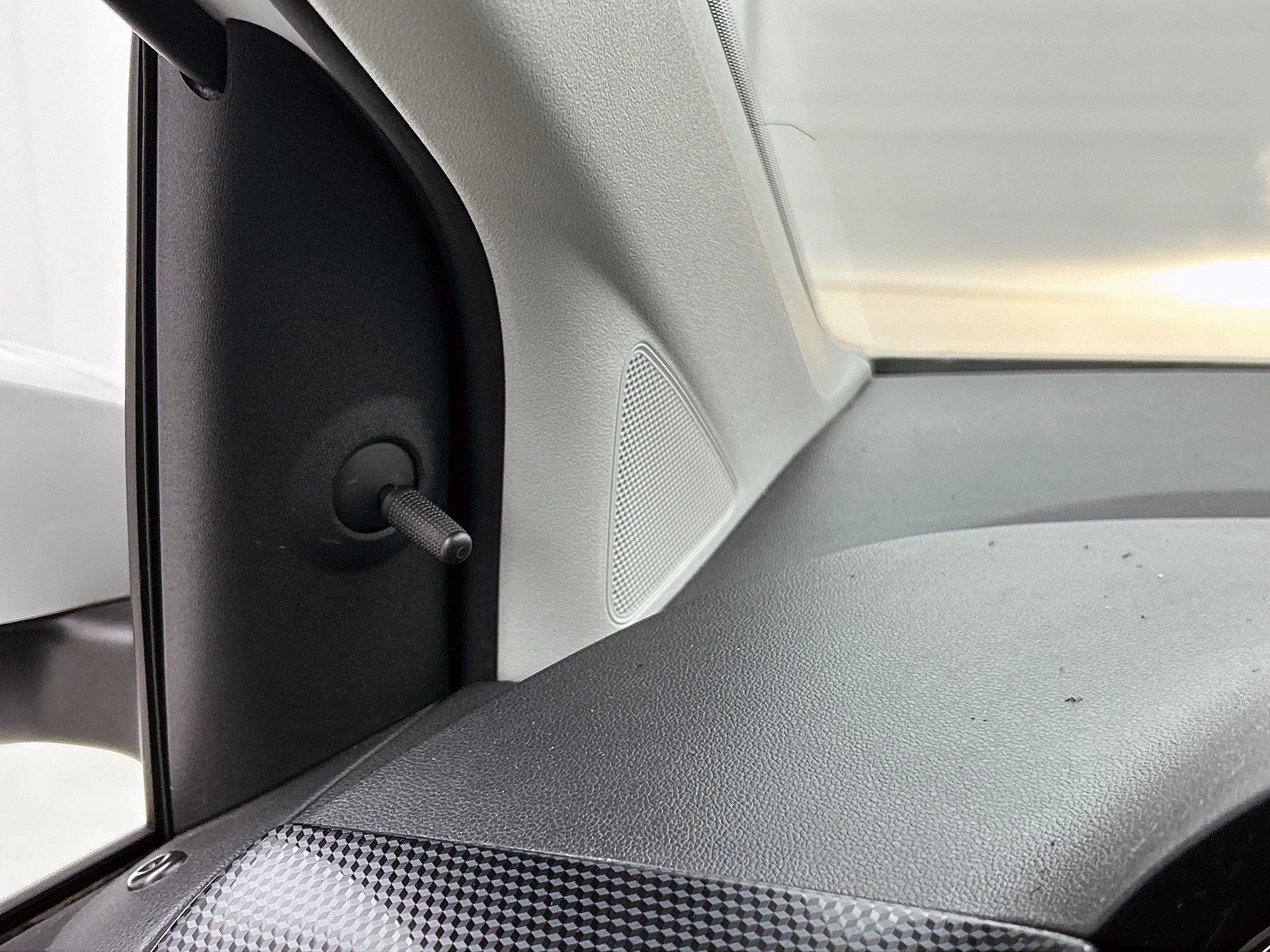 Volkswagen-up!-image-9