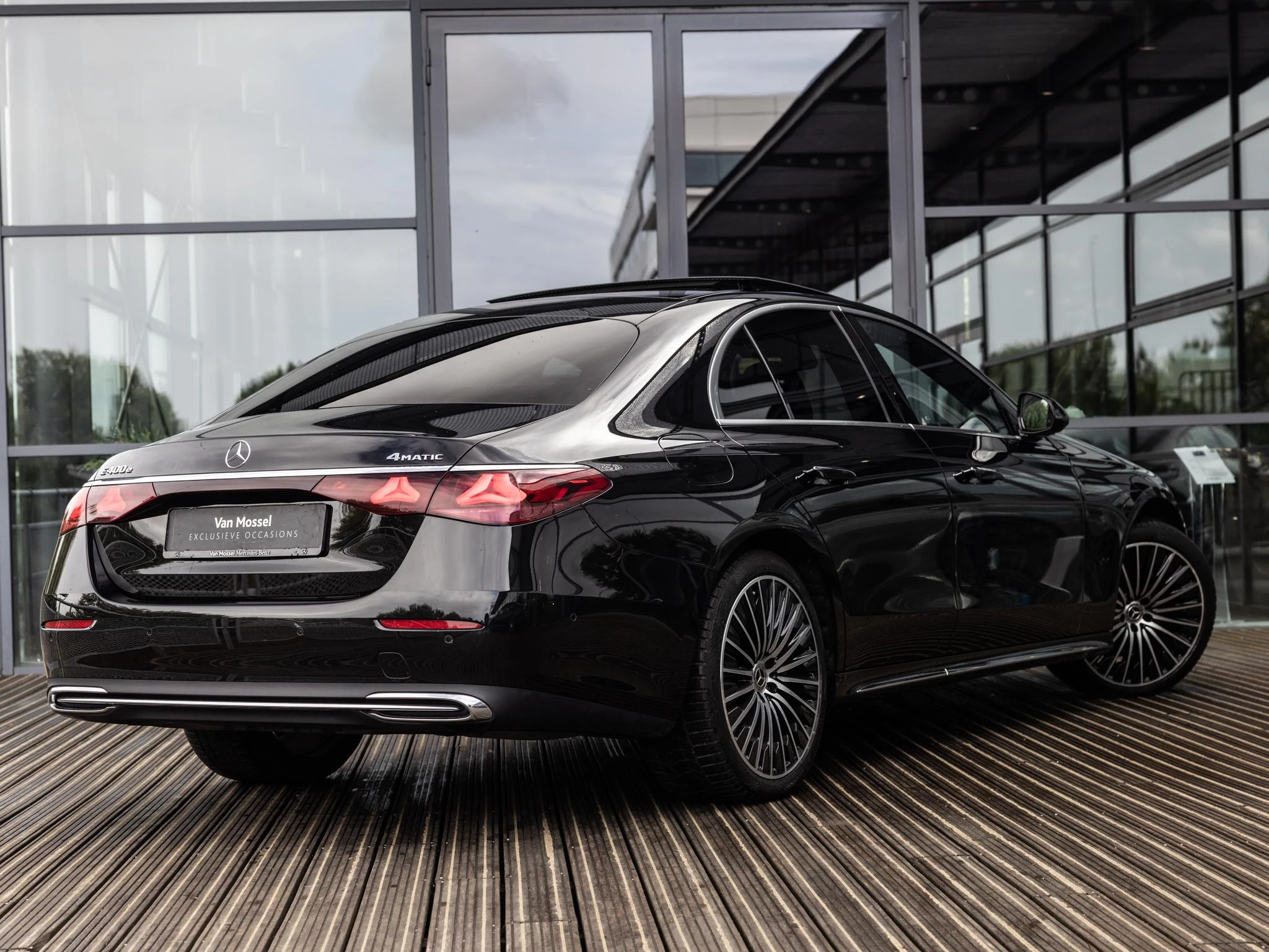 Mercedes-Benz-E-Klasse-image-5