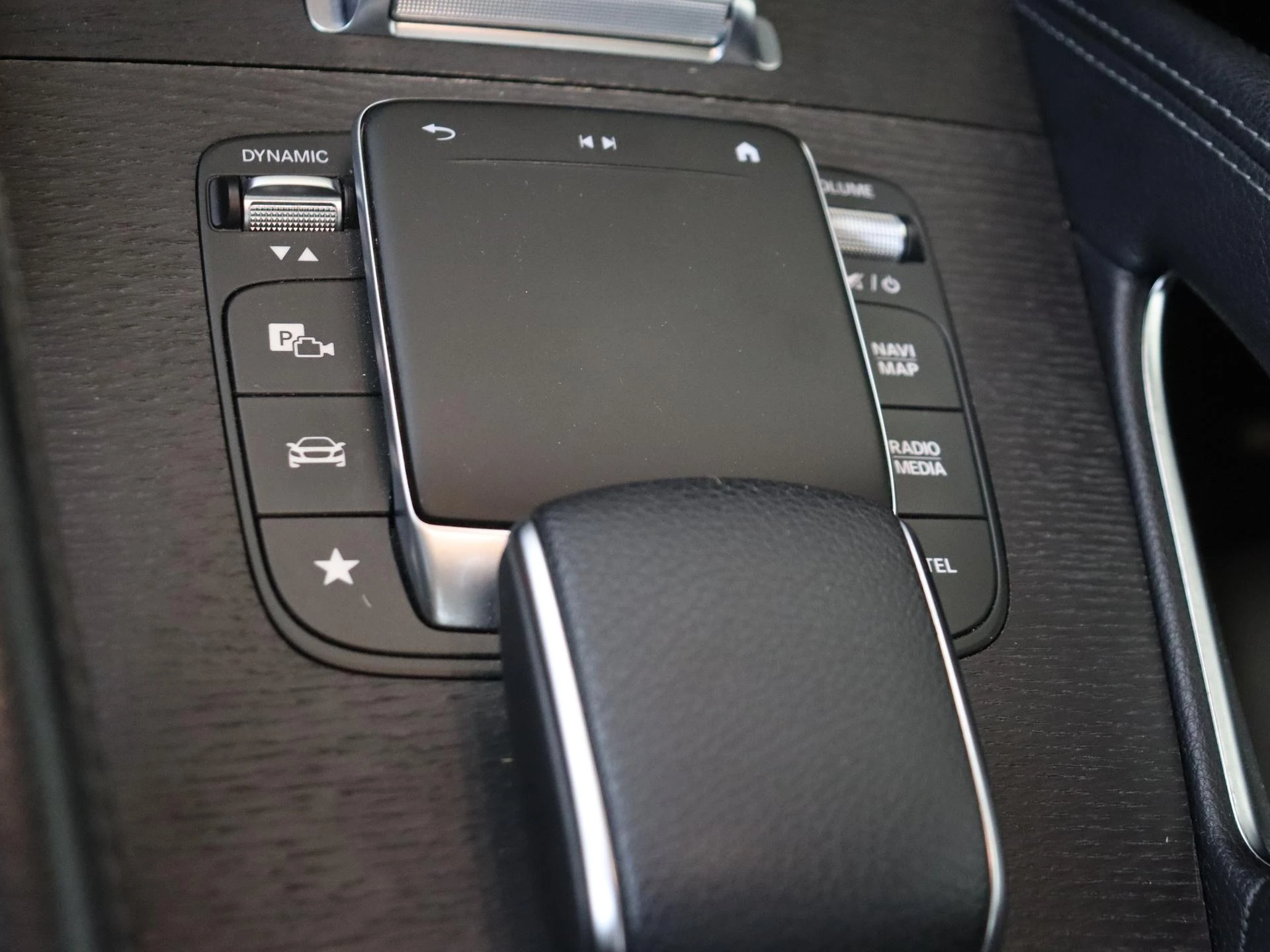Mercedes-Benz-GLE-image-19