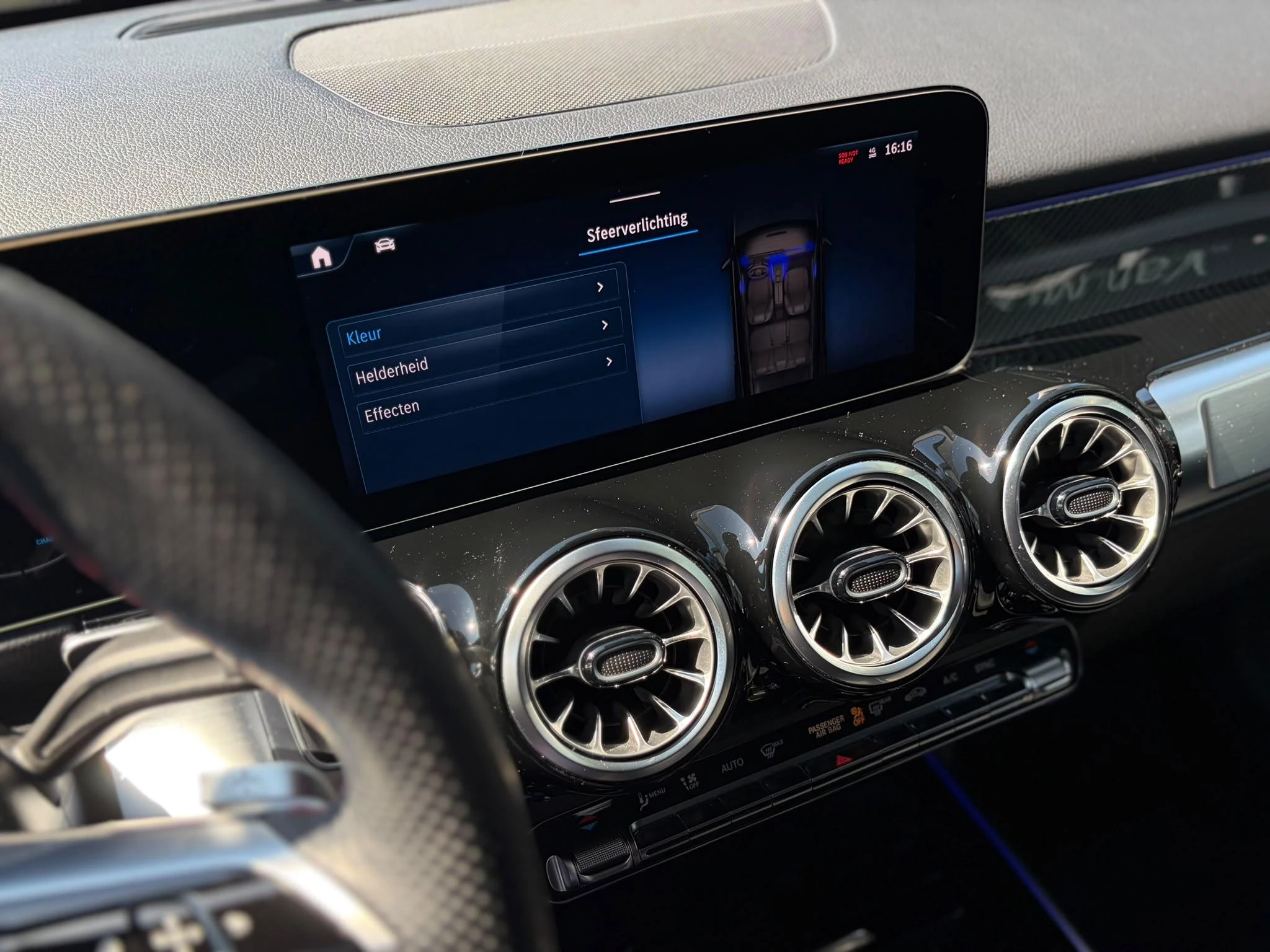 Mercedes-Benz GLB 180 AMG Line + PANO DAK + TREKHAAK + CARPLAY + SURROUND VIEW +