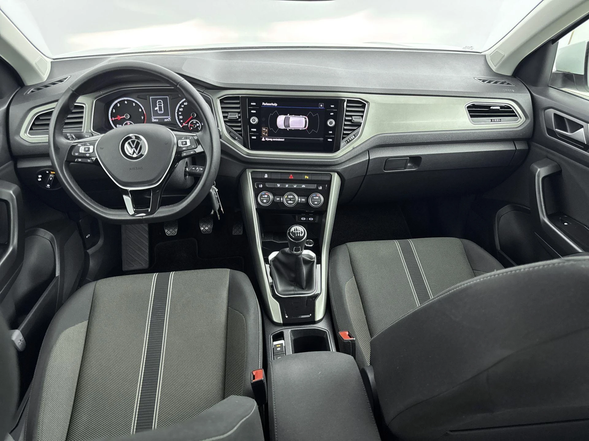 Volkswagen-T-Roc-image-17