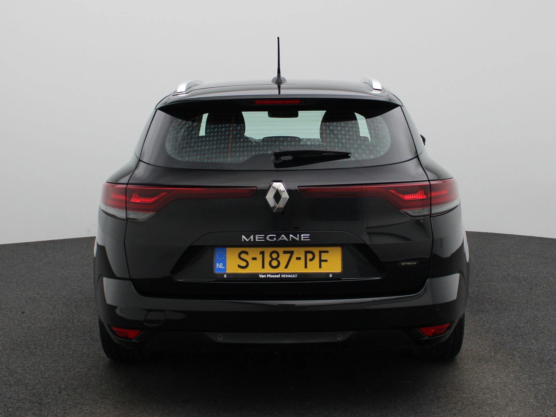 Renault-Megane E-Tech-image-4