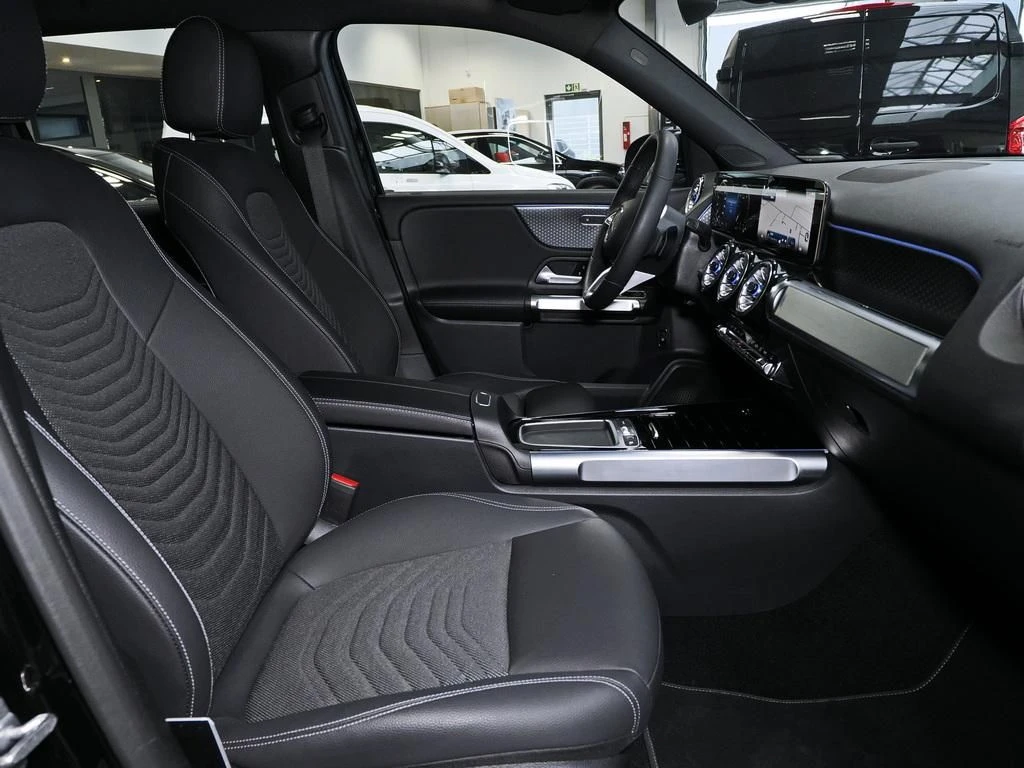 Mercedes-Benz-GLB 200 d-image-12
