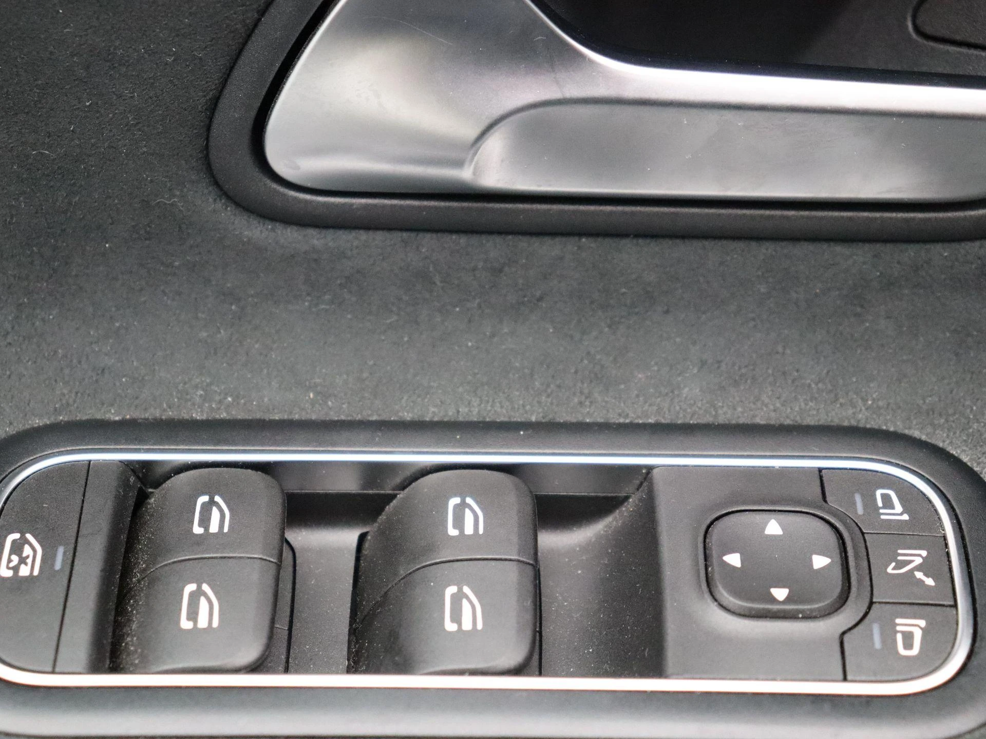 Mercedes-Benz-CLA-image-9