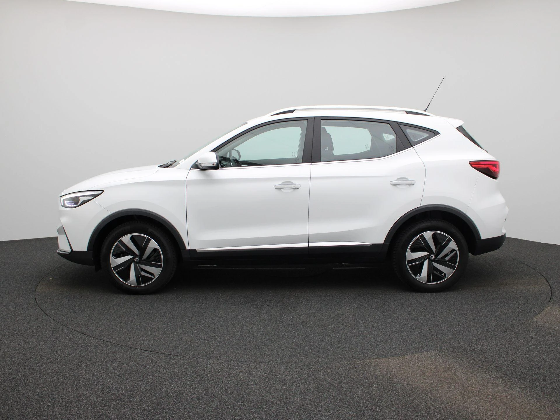 MG-ZS EV-image-3