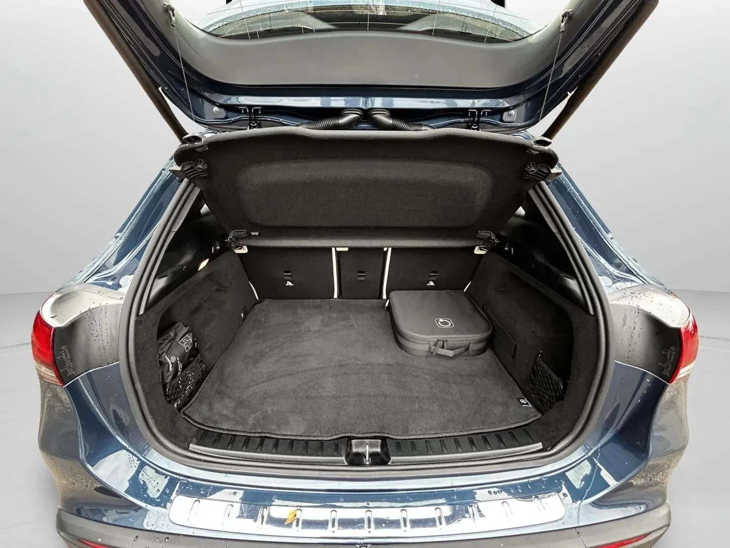 Mercedes-Benz-EQA-image-21