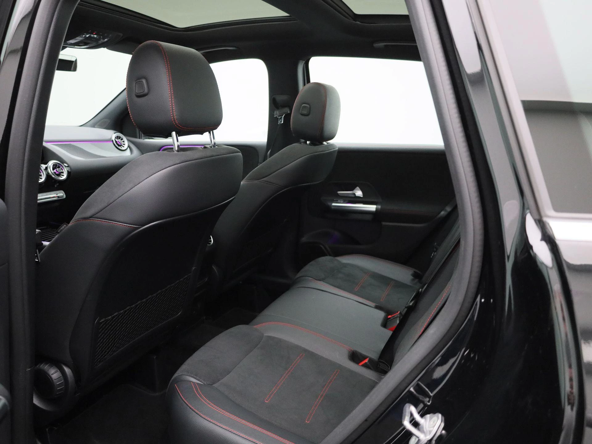 Mercedes-Benz-B-Klasse-image-9
