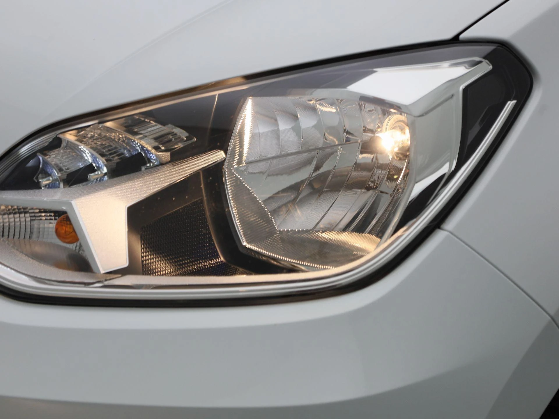 Volkswagen-up!-image-12