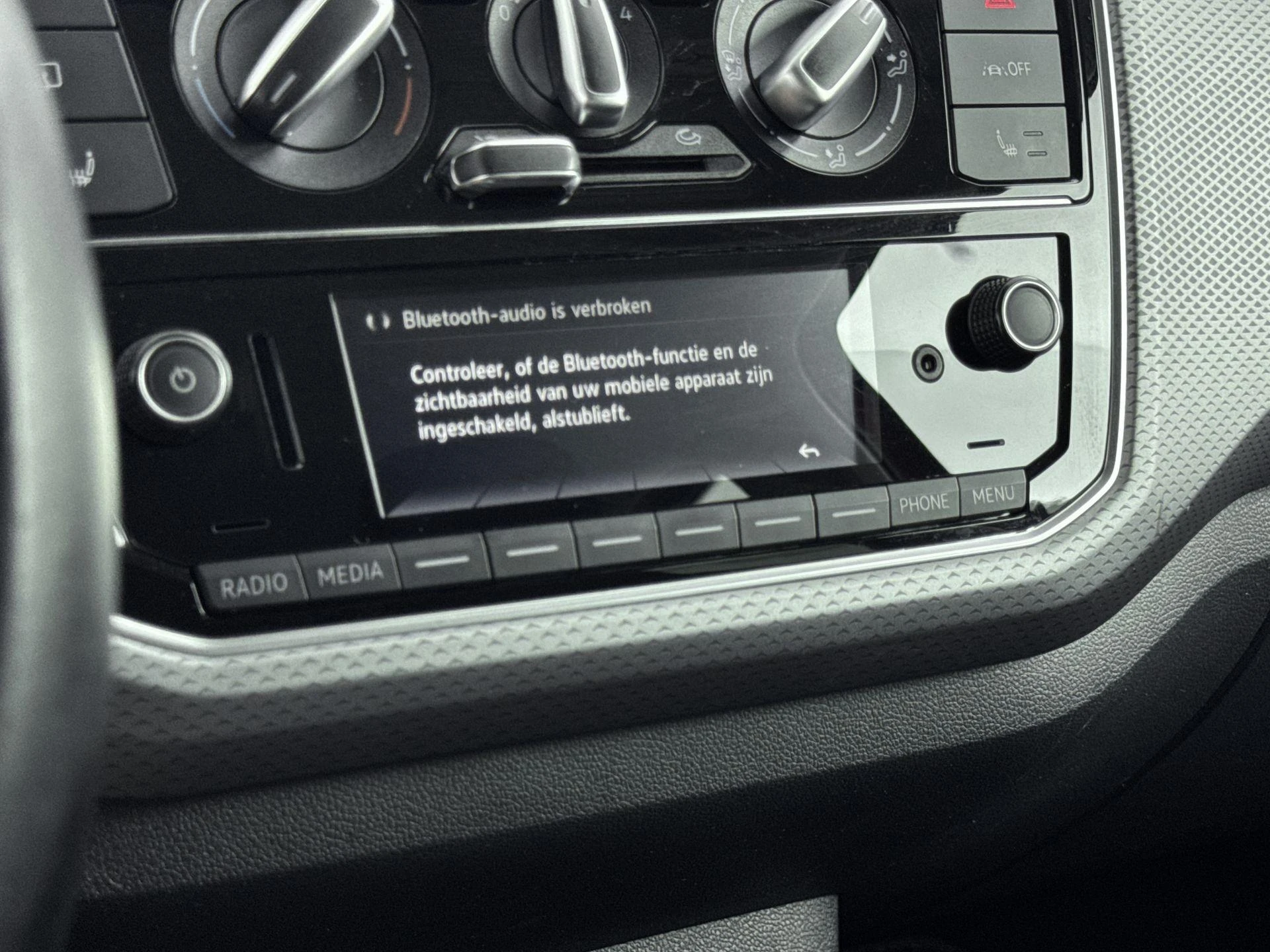 Volkswagen-up!-image-10