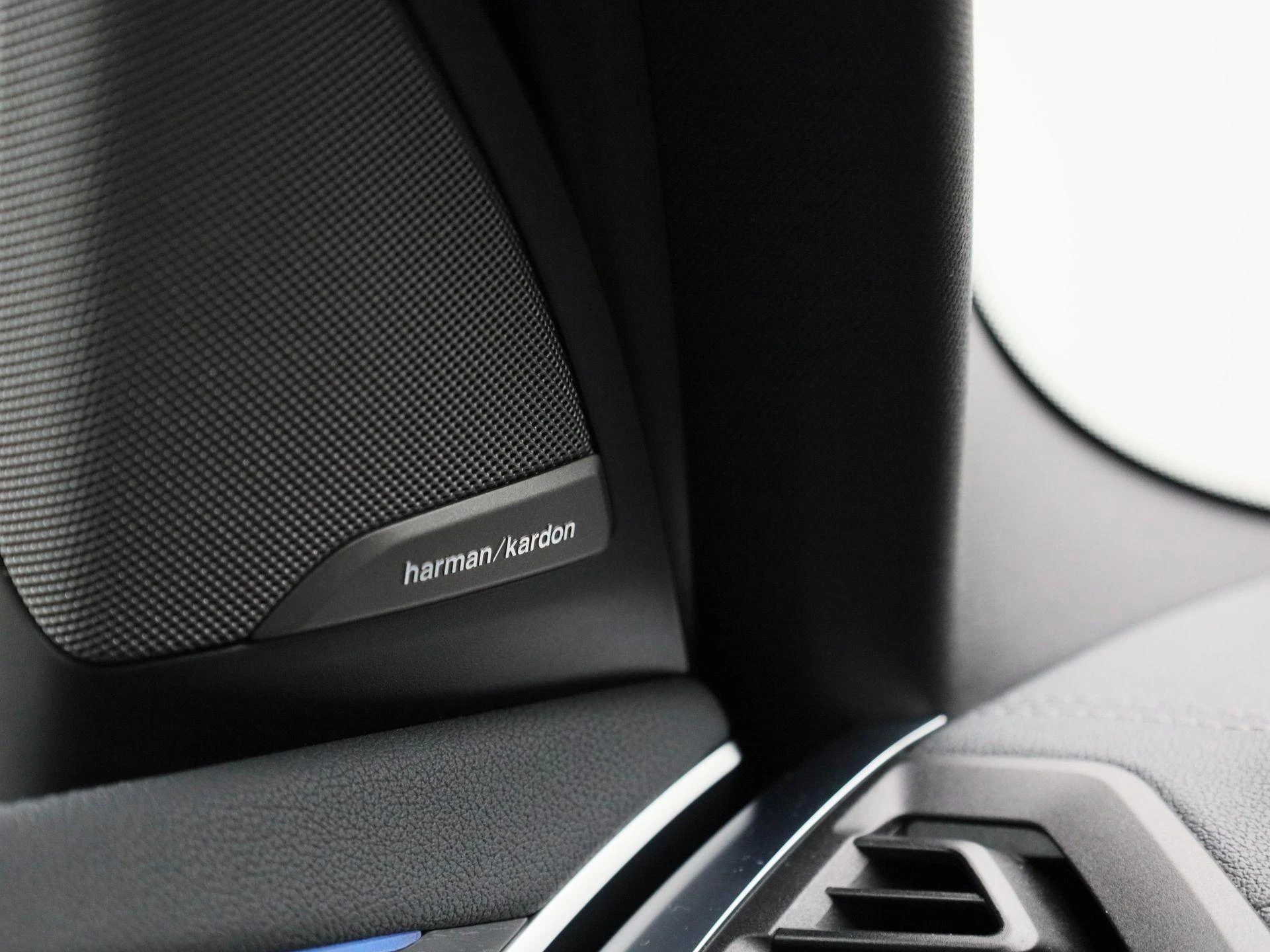 BMW-iX3-image-31