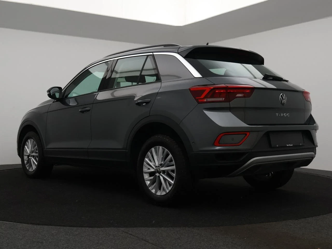 Volkswagen-T-Roc-image-21