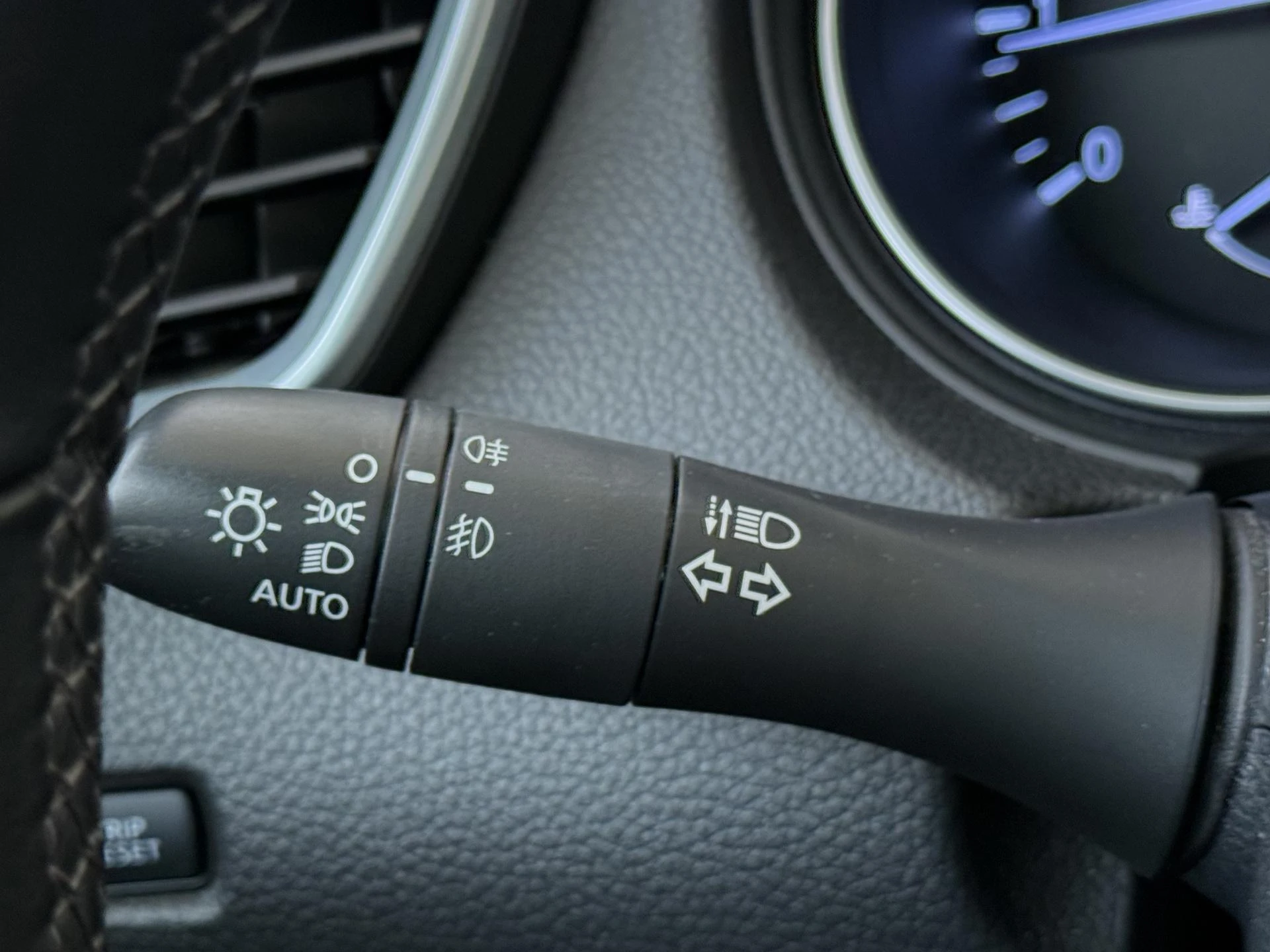Nissan-QASHQAI-image-24