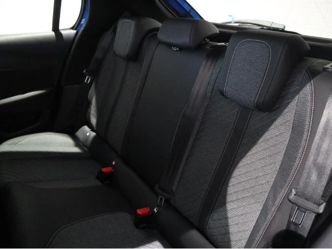 Peugeot-e-208-image-16