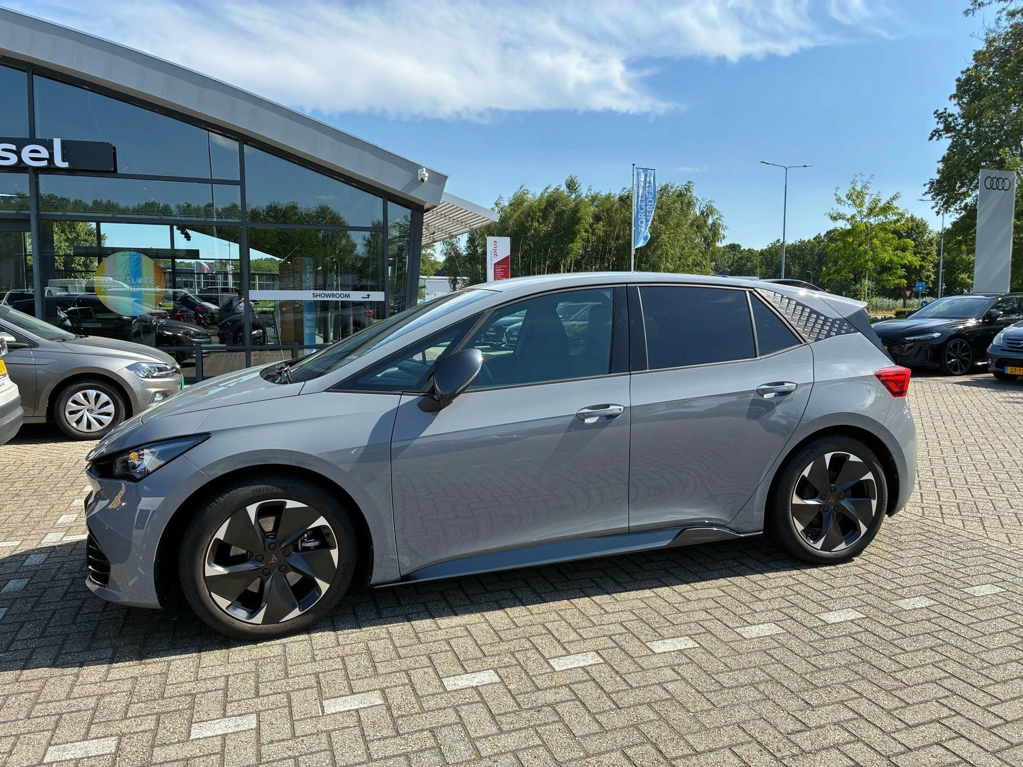CUPRA Born Essential 62 kWh 204 PK