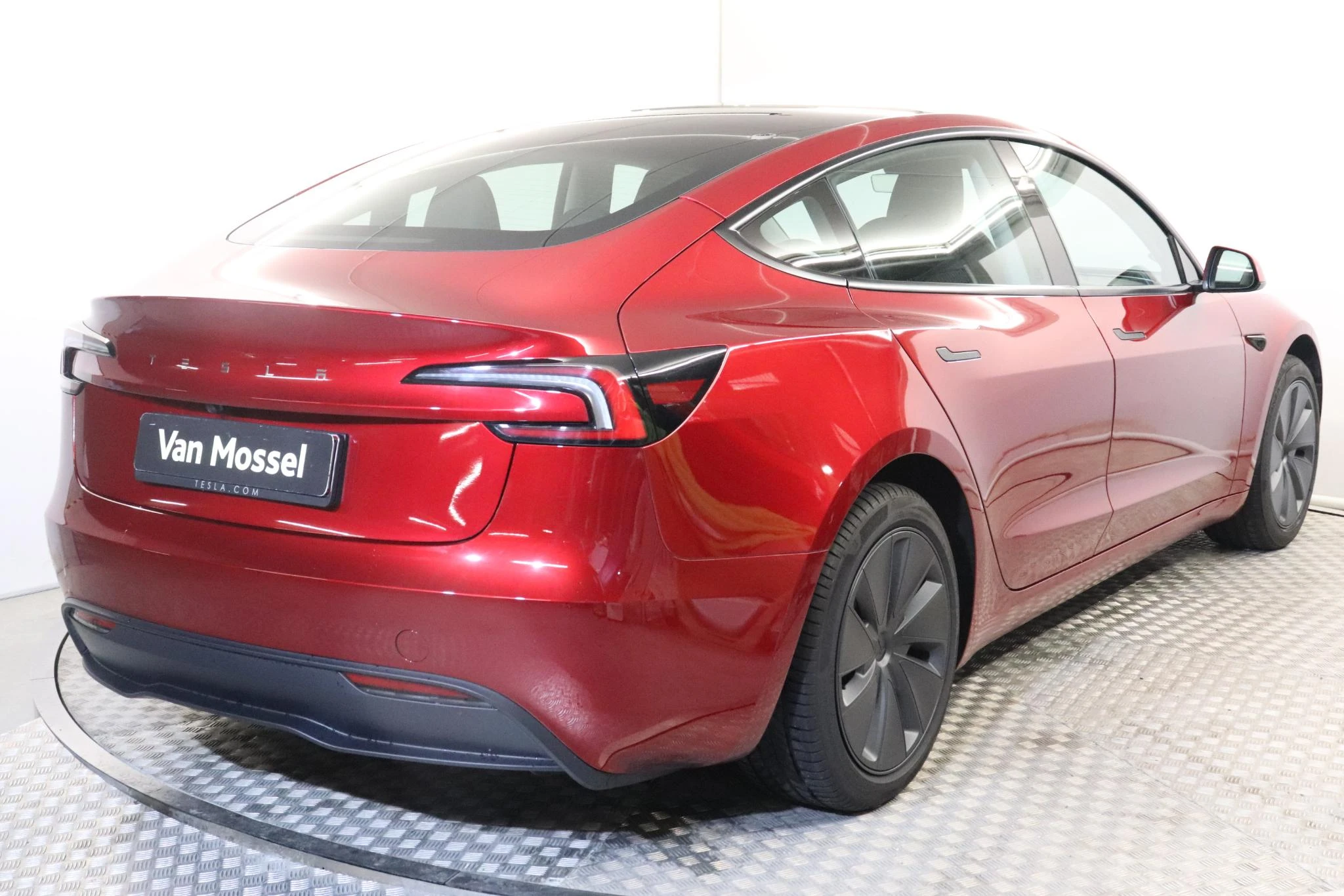 Tesla-Model 3-image-4