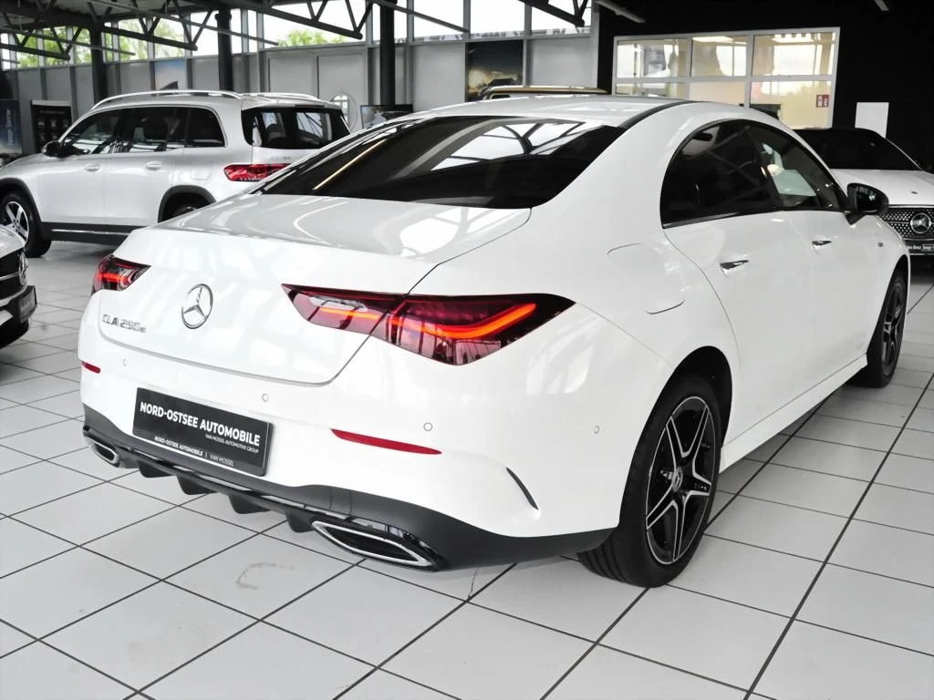 Mercedes-Benz-CLA 250 e-image-5
