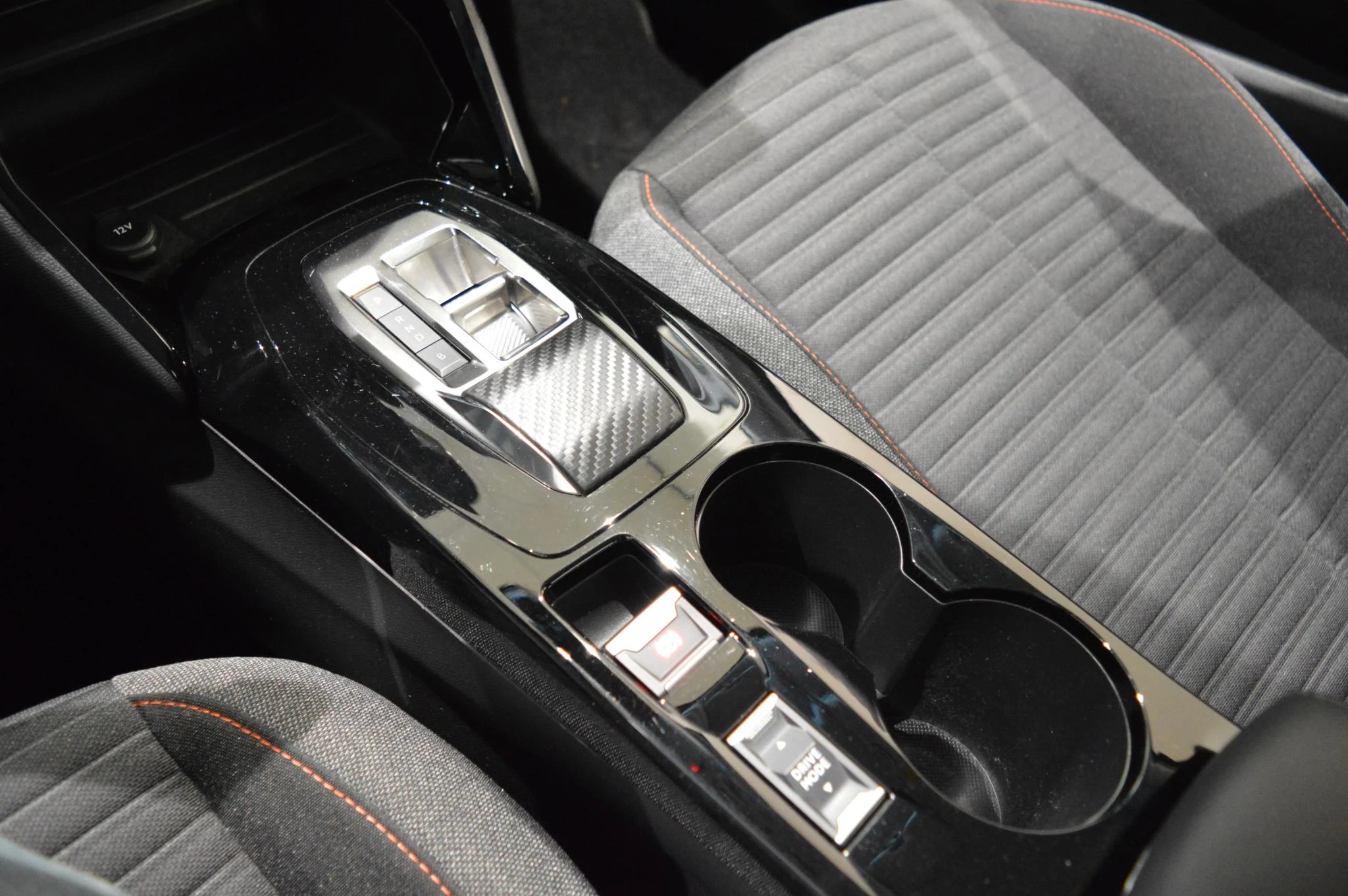Peugeot-e-208-image-13