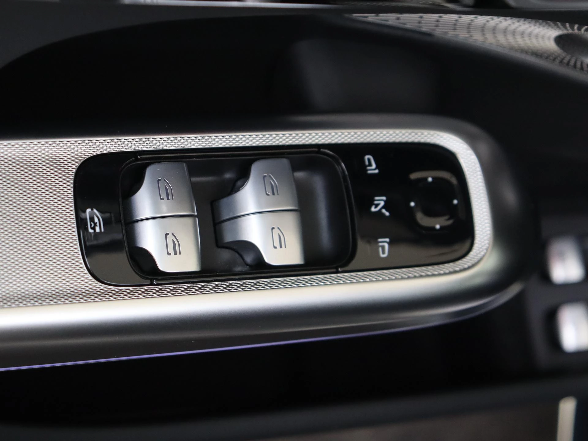 Mercedes-Benz-E-Klasse-image-25