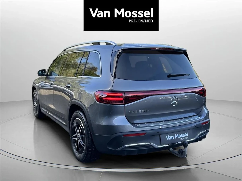Mercedes-Benz-EQB-image-6