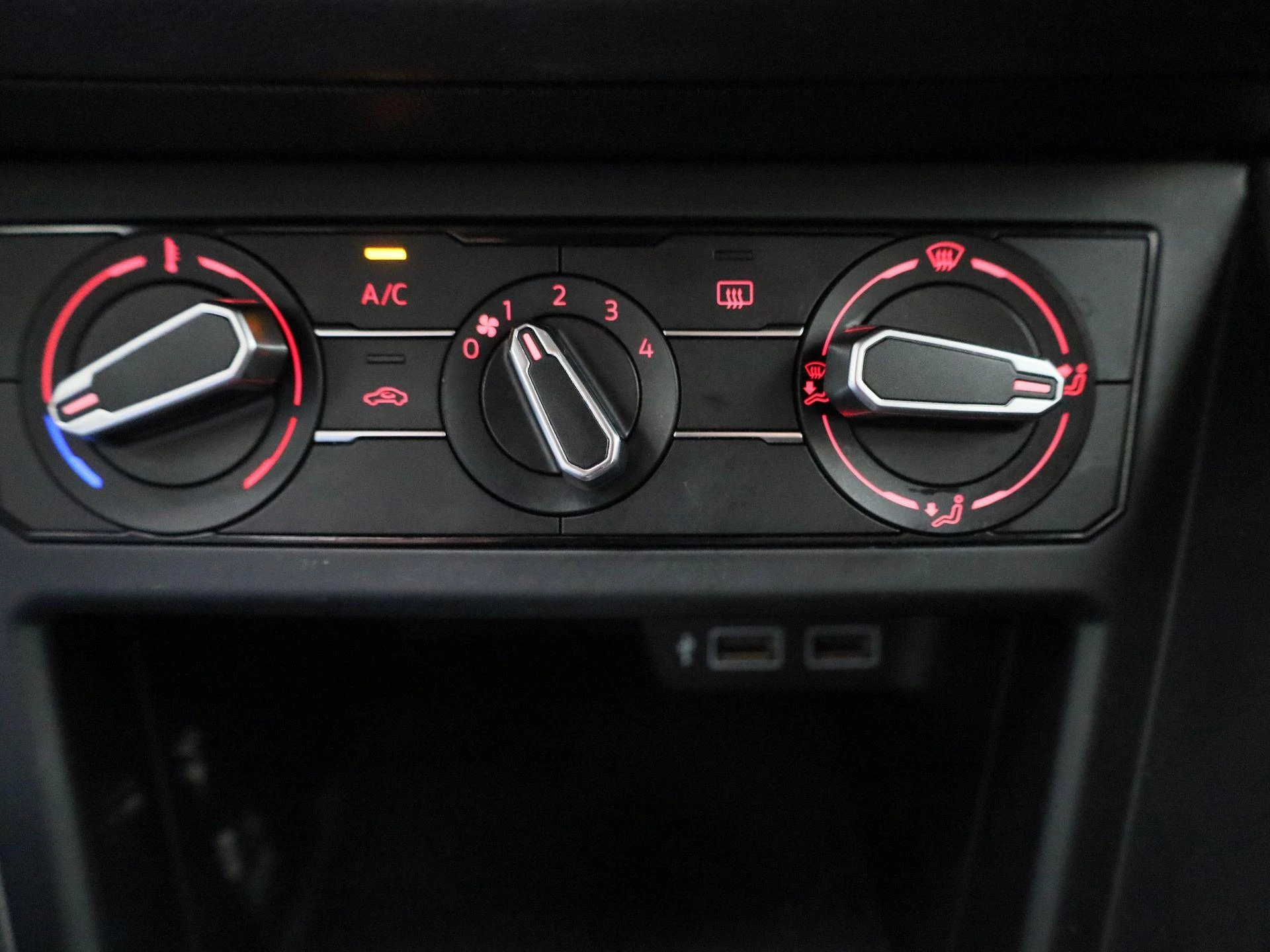 Volkswagen-Polo-image-19