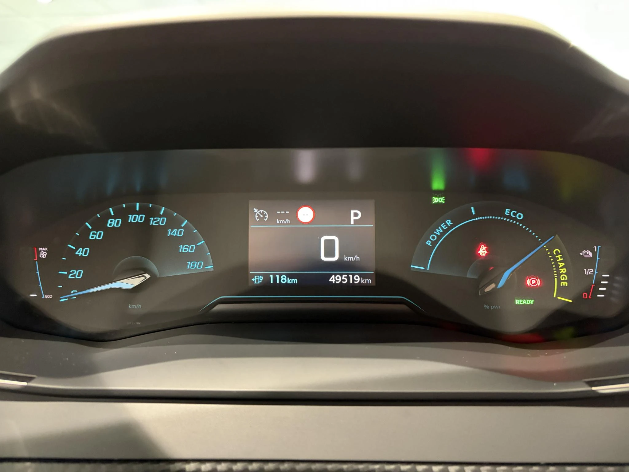 Peugeot-e-208-image-10